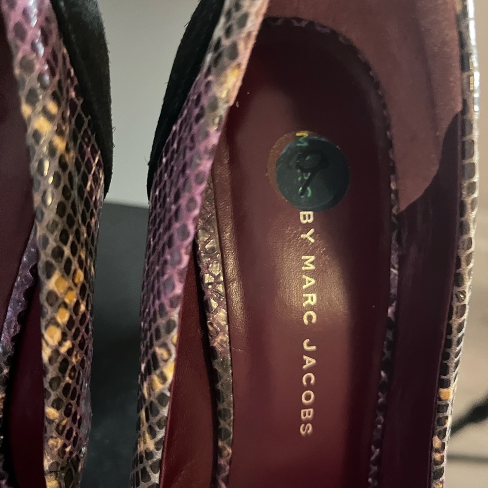 Marc Jacoba snakeskin and suede pumps - Picture 5 of 7